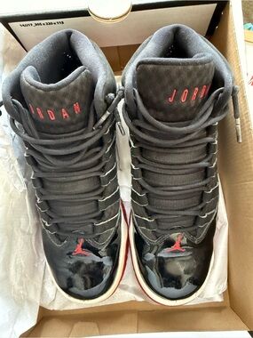 Nike Jordan Max Aura GS Black Gym Red White Youth 7Y Women’s 8.5 With Box